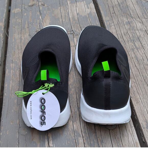 NWT OOFOS OOMG Sport Men\'s Size 9 EU 42 Black White Recovery Slip-On Shoes